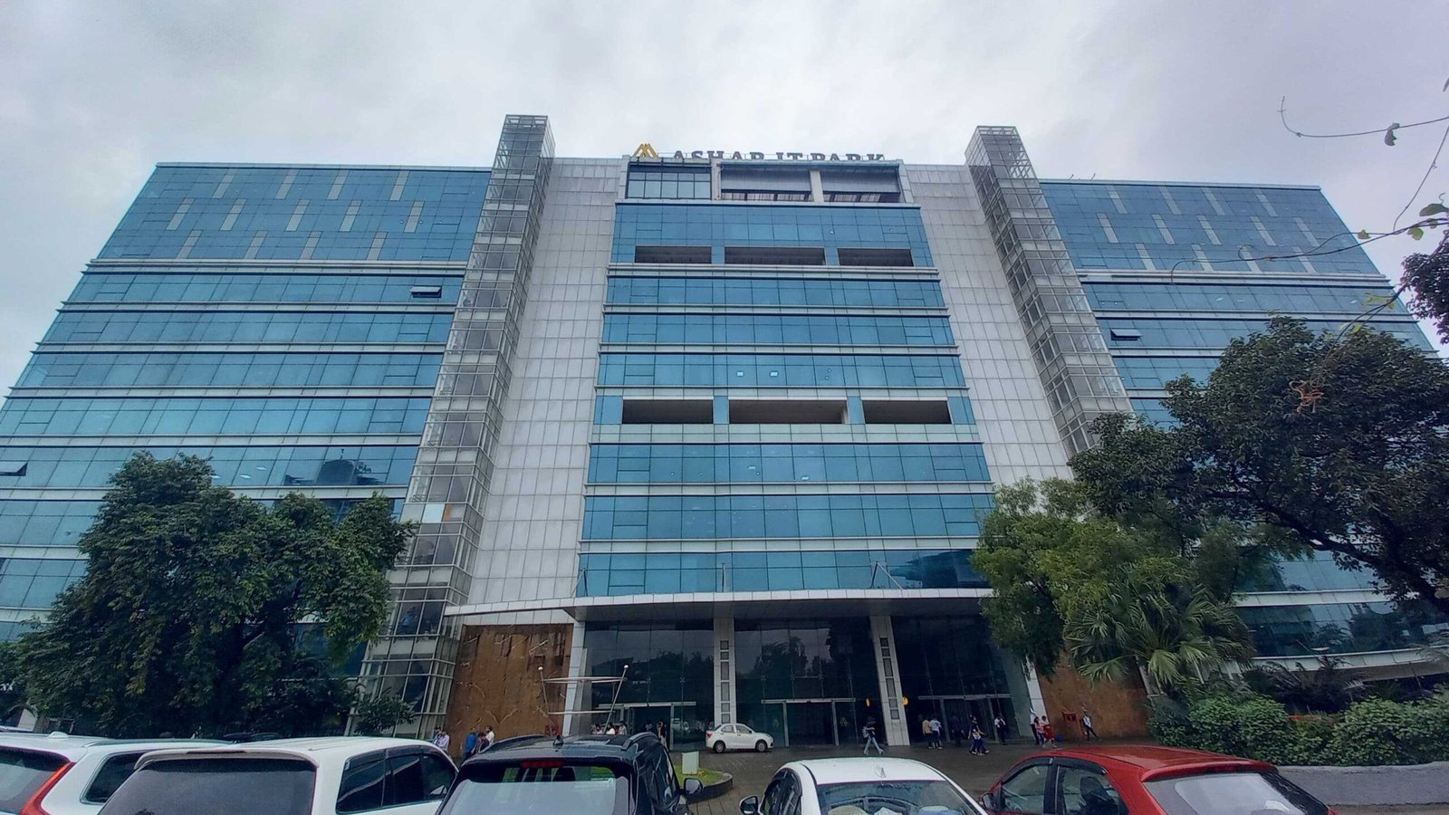 Wagle Estate vs Airoli: Which Is Better for Commercial Investment in 2025?