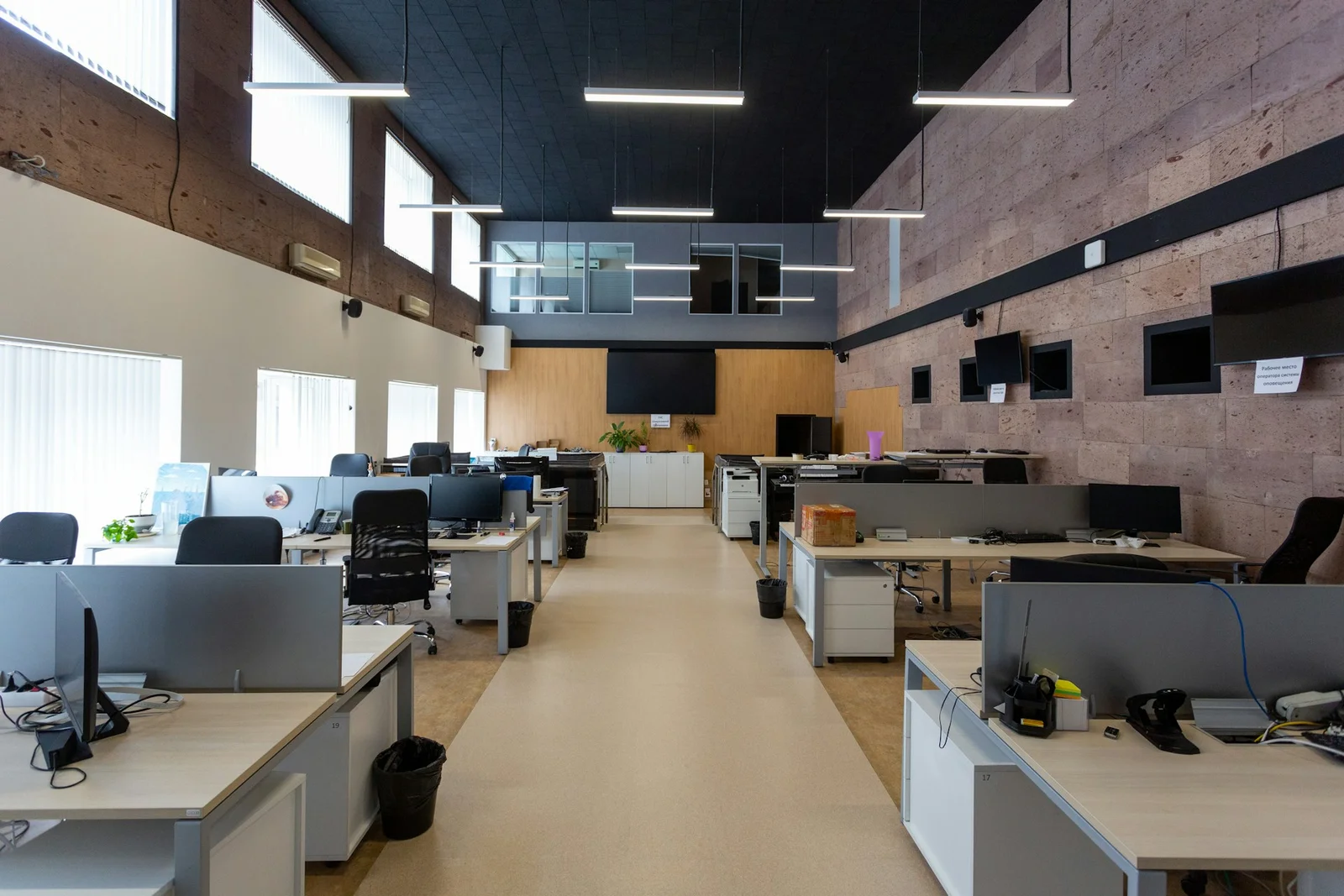 Corporate Office — 3000 sq.ft, Kolshet Road Thane